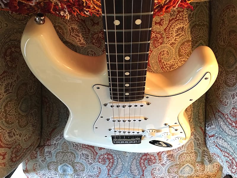 Fender American Standard Stratocaster 2001 Olympic White
