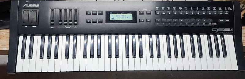 Alesis QS6.1 64 Voice Expandable Synthesizer