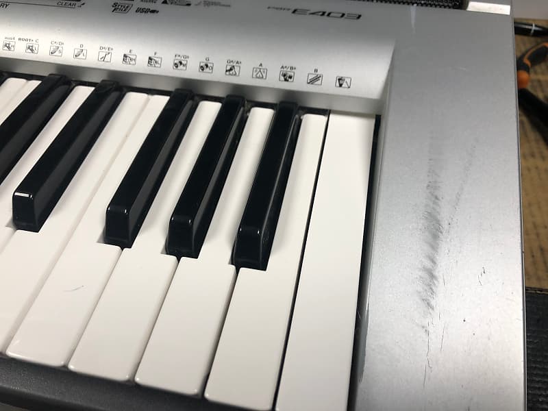 Yamaha Psr-e403 – clavier Portable et synthétiseur – 61 touches tactiles  Taille complète
