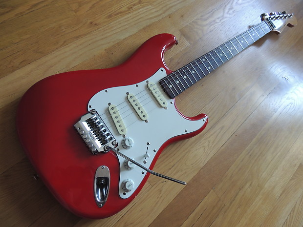 Squier Stratocaster MIJ Made in Japan Red 80s System 1 one Squier Stratocaster MIJ Made in Japan Red 80s System 1 one