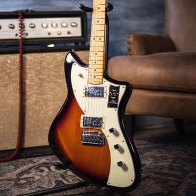 Fender Player Plus Meteora HH - 3-Color Sunburst w/Deluxe Gig Bag - Floor Demo image 7