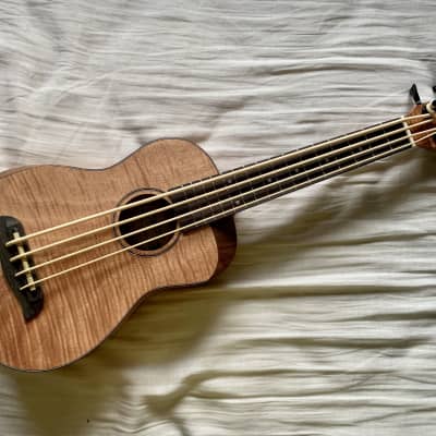 Oscar Schmidt - Comfort Arm Rest Flame Maple Acoustic Electric Bass Uke! OUB800K-A *Make An Offer!* for sale