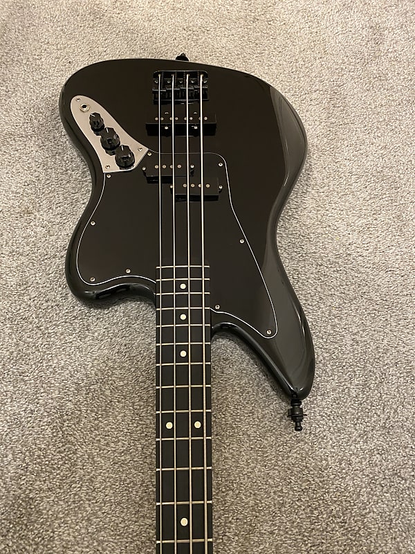 Fender Jaguar Bass Limited-Edition Blackout Player Ebony
