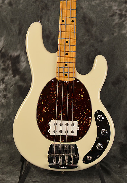 Ernie Ball/Musicman Stingray Classic 4 2010 Ivory White