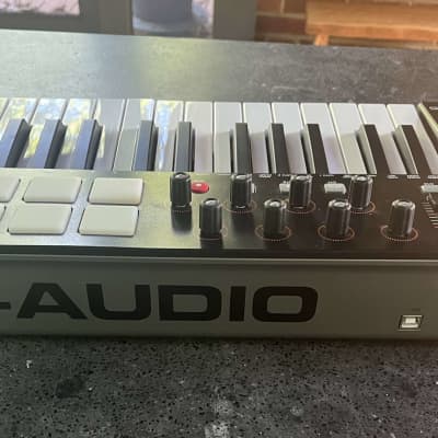M-Audio Oxygen 25 MKIV MIDI Keyboard Controller 2016 - 2020 - Black image 3