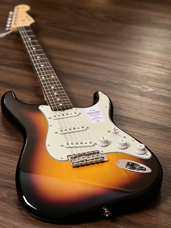 Fender Japan Traditional II 60s Stratocaster with RW FB in 3-Tone Sunburst