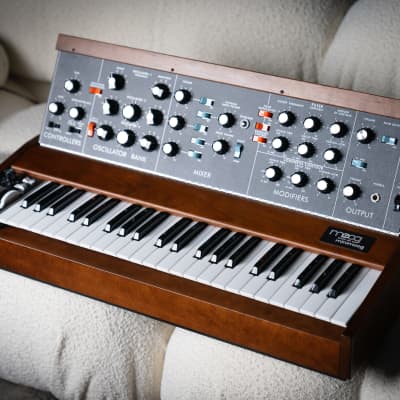 Moog Minimoog Model D Reissue 44-Key Monophonic Synthesizer Dark Cherry