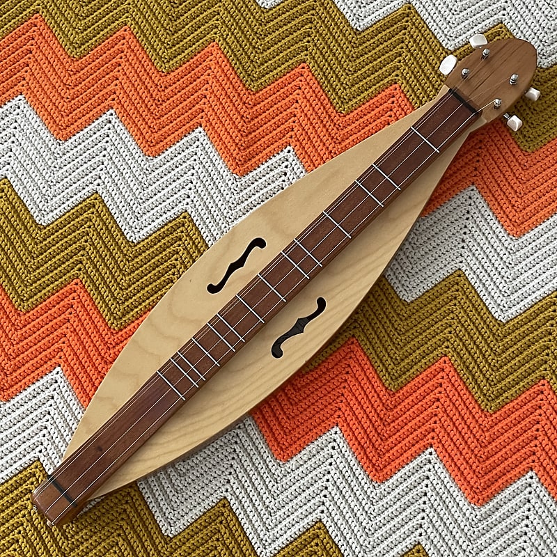 Joni deals mitchell dulcimer