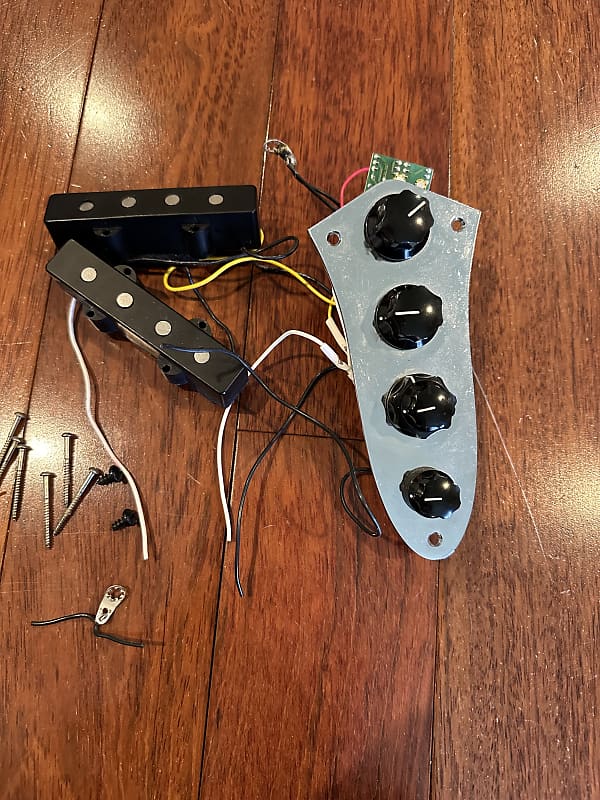 Fender Jazz bass deluxe pickups and preamp 2000’s Black Reverb