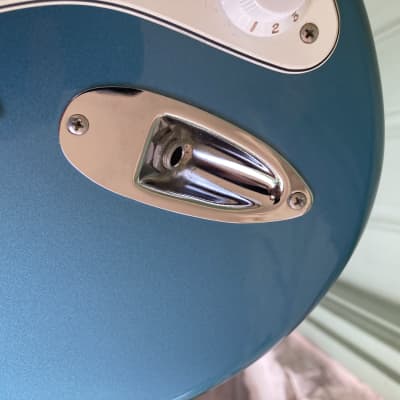 Fender Standard Stratocaster with Vintage Tremolo, Rosewood Fretboard 1995 Lake Placid Blue electric guitar image 9