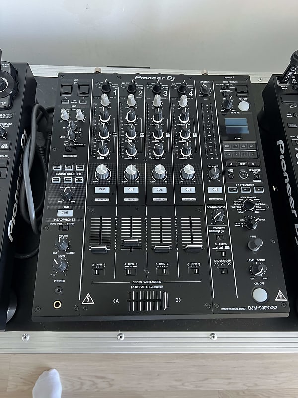 Pioneer DJM-900NXS2 4-channel DJ Mixer with Effects | Reverb