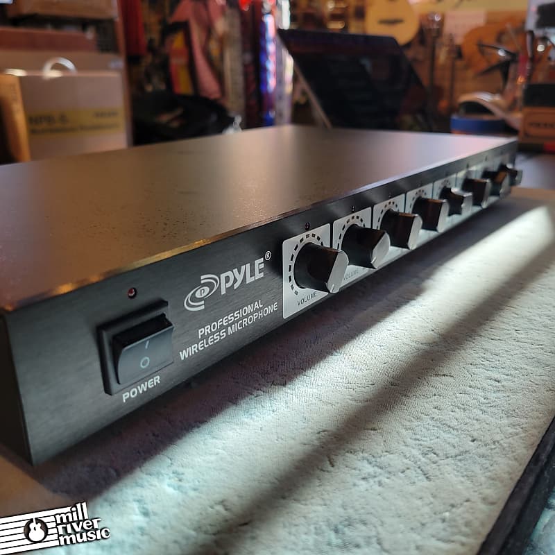 PylePro PDMW8900 Rack Mount 8-Channel Wireless Microphone System Used