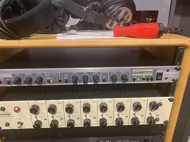 Aphex 661 Expressor with Tubessence 1998 Silver Reverb