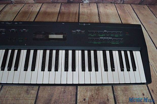 Yamaha SY22 Vector Synthesizer | Reverb