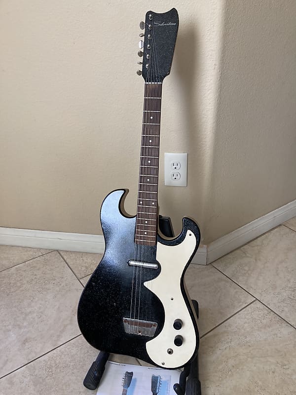 Silvertone 6 String Solid-Body Electric Guitar， Right 600MHNS-