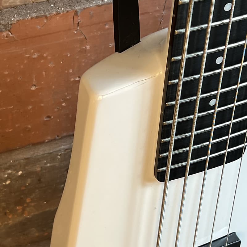 Steinberger Synapse 5弦【4.13kg】 Synapse Preview
