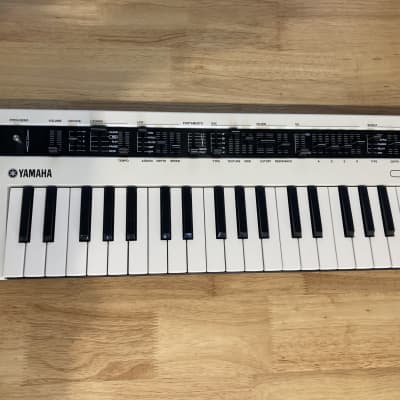 Yamaha Reface CS Mobile Mini Vintage Synth