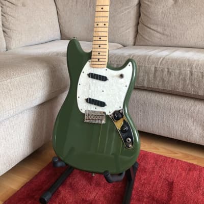 Fender Offset Series Mustang with Maple Fretboard 2017 - 2019 - Olive image 4