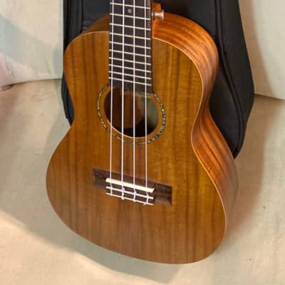 Unboxing // KAKA Ukulele KUT-70 - YouTube