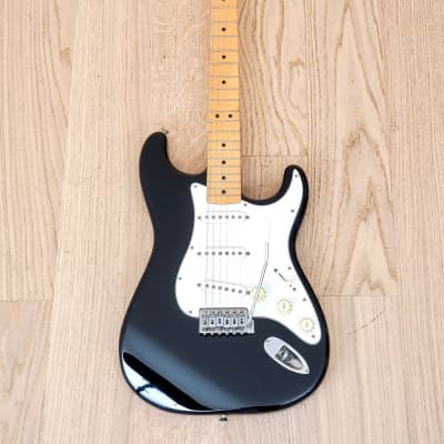 Fender Stratocaster ワインレッド+Plastiqueアンプ 0118062773_fen_ins_frt_1_rr-