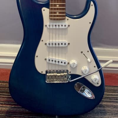 Fender Highway One Stratocaster with Maple Fretboard 2002 - 2003 - Sapphire Blue Transparent for sale