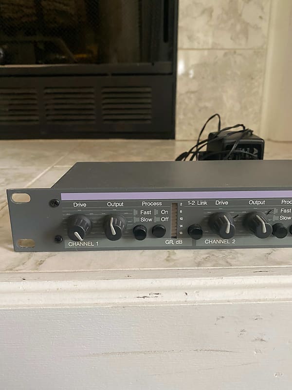 APHEX　Model 106　Easyrider　4チャンネルコンプレッサー APHEX 106 4-CHANNEL COMPRESSOR – Sound Town