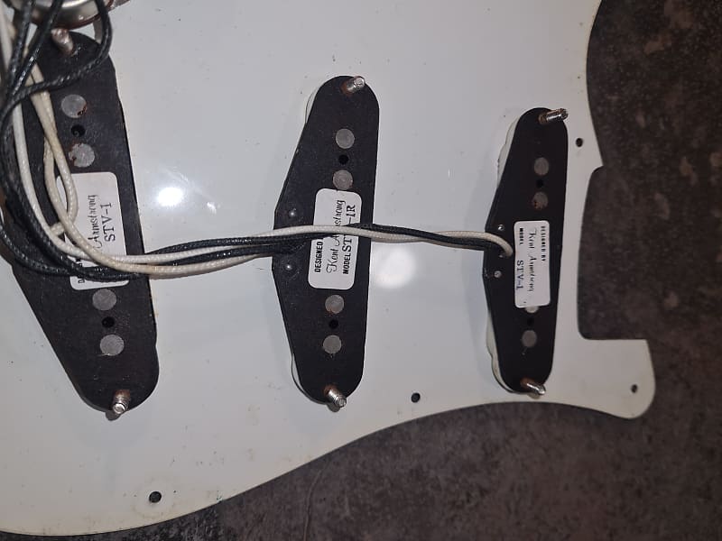 Fender 62 Stratocaster loaded pickguard 1990s SSS Kent Armstrong 