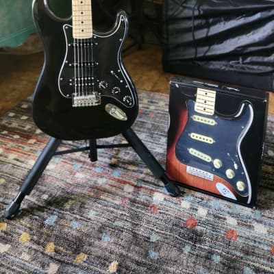 Fender Player Stratocaster HSS with Maple Fretboard 2018 - Present - Black image 1
