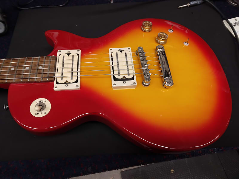 Epiphone Les Paul 100 チェリーサンバースト Epiphone Les Paul 100 - Heritage Cherry Sunburst | Sweetwater