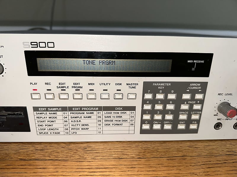 Akai S900 MIDI Digital Sampler 1986 | Reverb