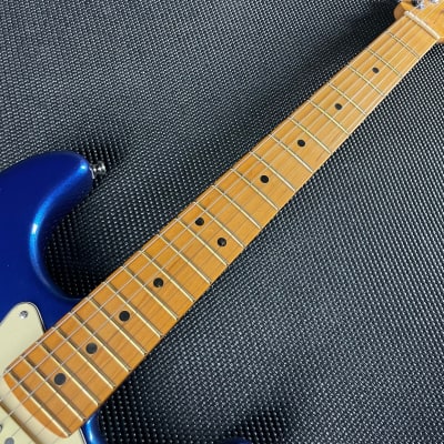 Fender American Ultra Stratocaster, Maple Fingerboard- Cobra Blue (US21021721) image 5