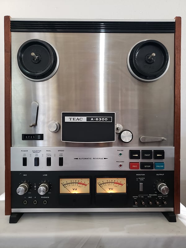 Vintage TEAC A-6300 Reel-to-Reel Tape Recorder In Good Condition image 1