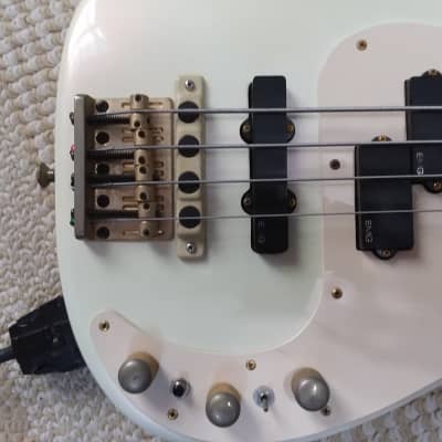 Valley Arts Custom Pro Bass MB4 Fret Wired Midi Bass White image 7