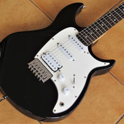 CHORD Rebel Stratocaster , great player+ padded  bag , strap -free delivery * close offer welcome * image 2