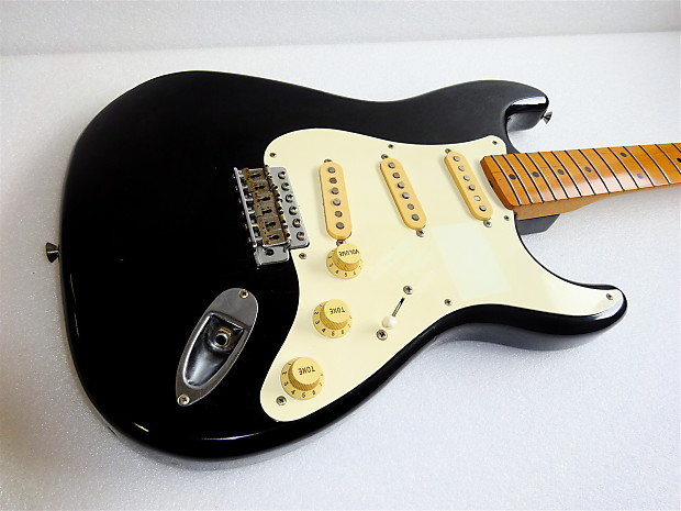 大切な人へのギフト探し ST57-50 STRATOCASTER Japan Fender BLK Black 1980's G-SERIAL ギター