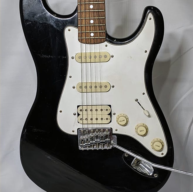 Hondo H77 1980 s Strat copy HSS Black w Tremolo Arm