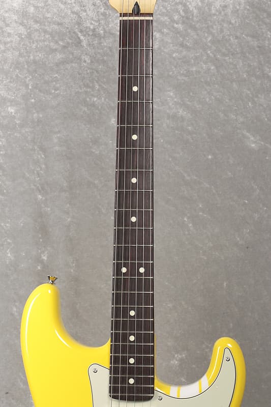 Fender mij ltd 60s store strat hss graffiti yellow