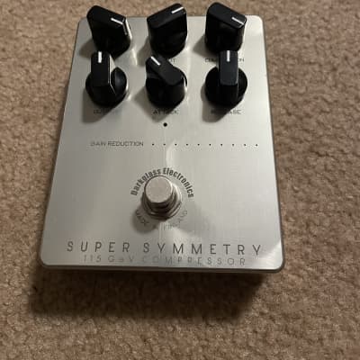 Darkglass SUPER SYMMETRY コンプレッサー Darkglass Super Symmetry Bass Compressor Pedal | Sweetwater
