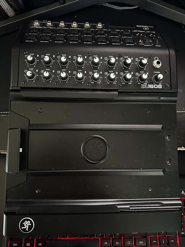 Mackie DL1608 16-Channel Wireless Digital Mixer with Lightning Connector