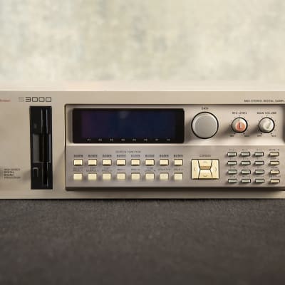 Akai S3000 MIDI Stereo Digital Sampler 1992 - Grey