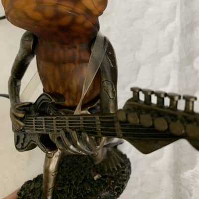Frog guitar lamp image 8
