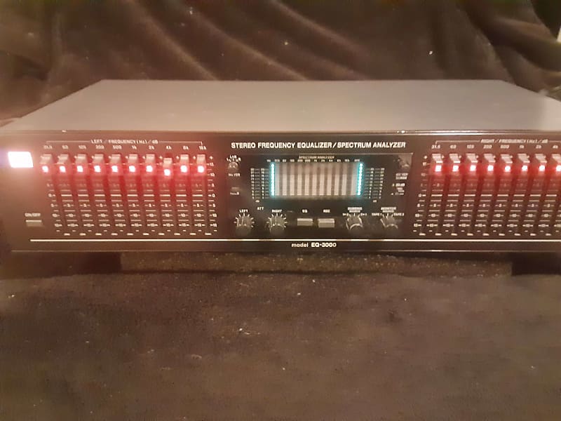 BSR Eq3000 graphic equalizer/spectrum Analyzer with pink Reverb