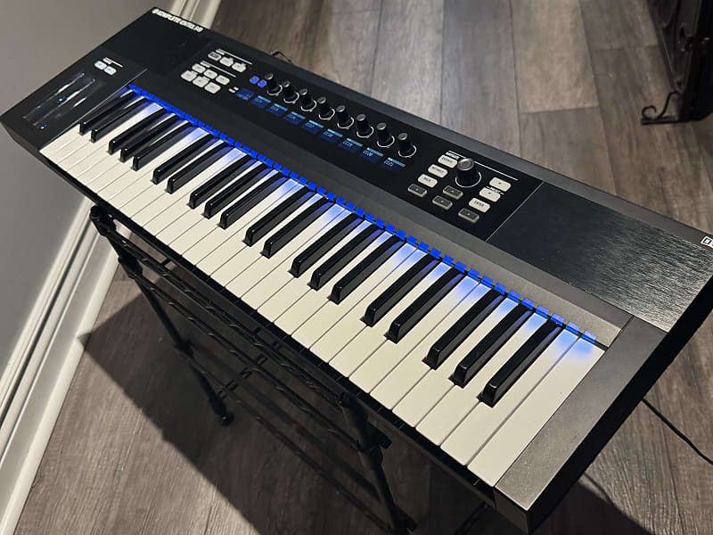 Native Instruments Komplete Kontrol S49 Keyboard Controller
