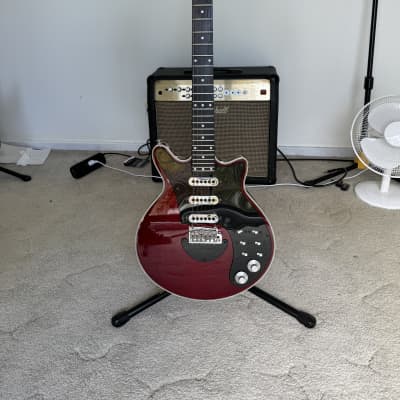 Brian May Signature Special - Red (Including Hard Case) image 3