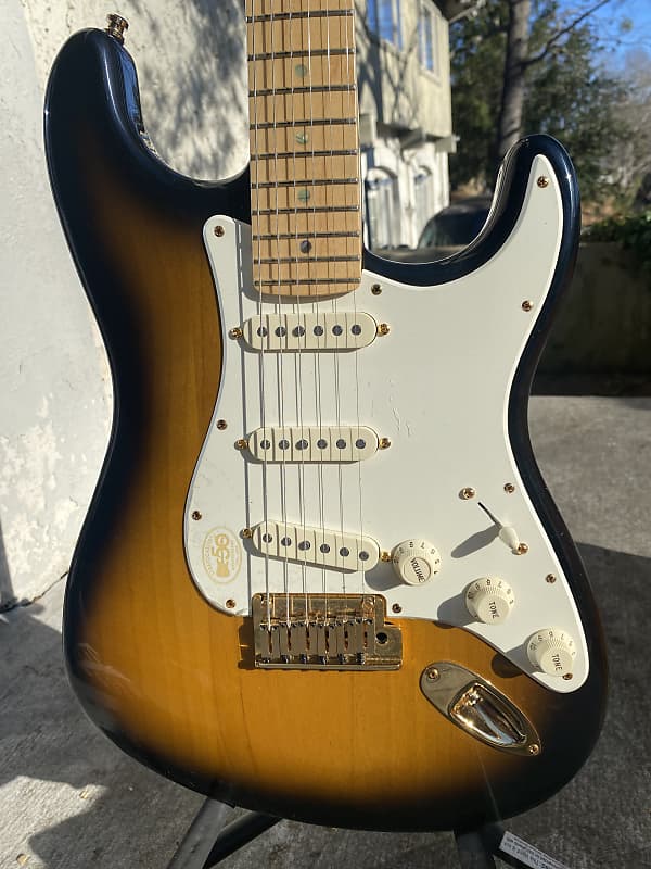 Fender 50th Anniversary American Deluxe Stratocaster Sunburst 2004