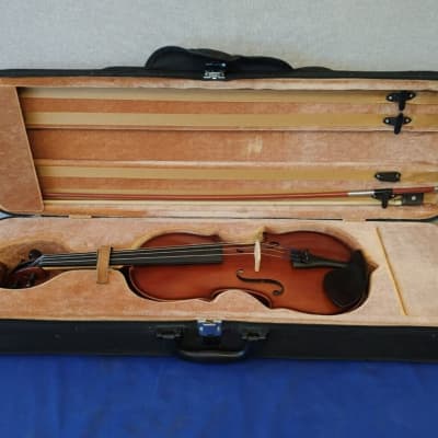 Borg Model MCV41 4/4 Full-Size Violin with Bow and Case Recently Serviced image 1