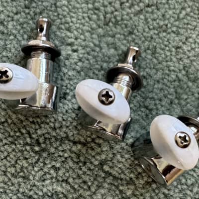 Fender Tuners with white plastic tip [3pcs] 90s-00s - Chrome image 3