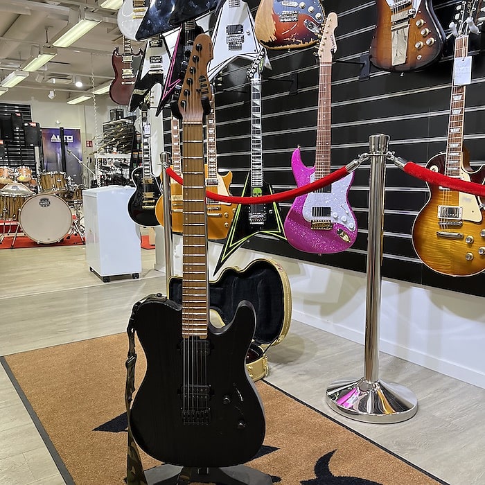 Second hand deals guitar under 1000