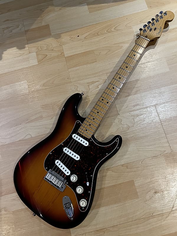 Fender Roadhouse Stratocaster with Maple Fretboard 1997 3-Color Sunburst image 1