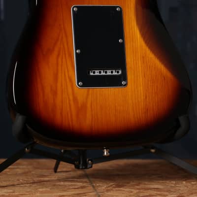 Fender Ultra Luxe Stratocaster, Rosewood Fingerboard, 2-Color Sunburst image 7